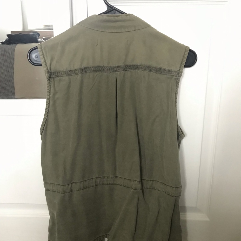 Vest - Picture 4 of 4